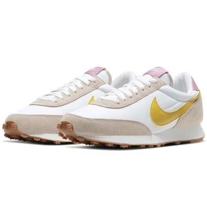 (WMNS) Nike Daybreak 'Fossil Stone Saffron Quartz'